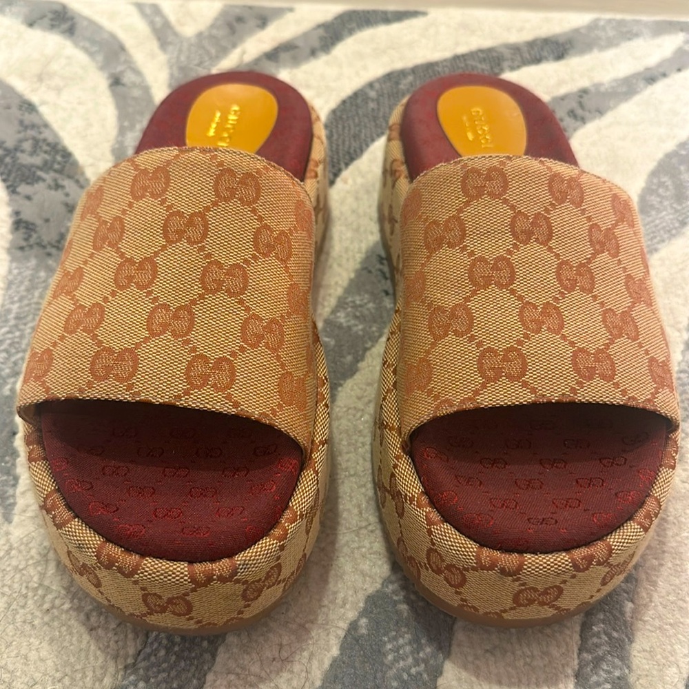 ORIGINAL Gucci platform slides/sandals